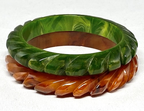 BB558 pinwheel carved bakelite bangles